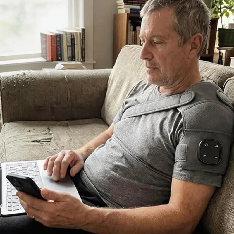 Hewelth ReliefChain — handsfree-design som vilar naturligt på axlarna